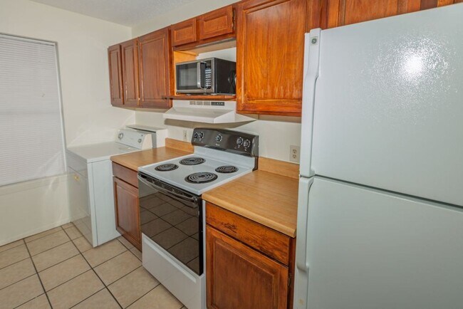 Building Photo - Oakview Condos