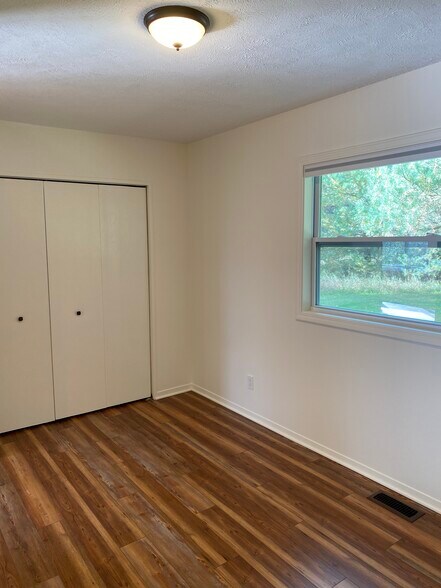 Building Photo - 6096 Barney Rd