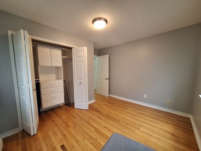 Building Photo - Charming Rochester Condo