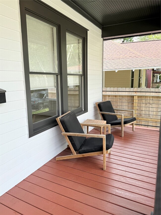 Building Photo - 804 Omar St