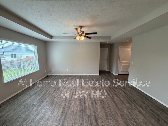 Building Photo - 1318 S Houston Ave