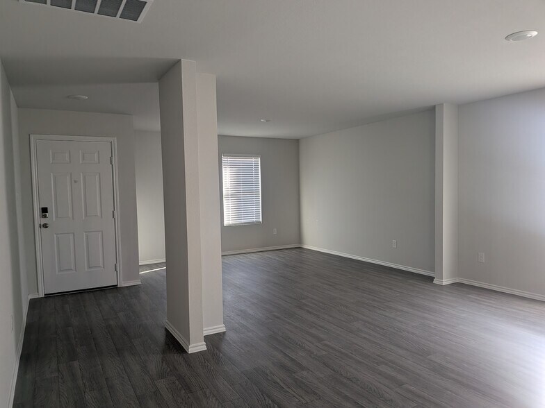 Building Photo - 509 Tall Mdws Dr