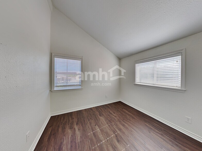 Building Photo - 416 Madison Pl