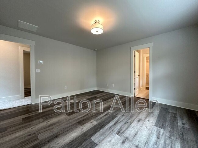 Building Photo - 129 Aurora Dr