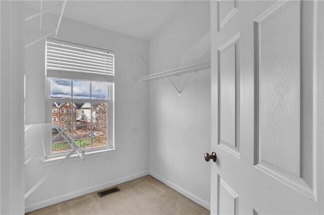 Building Photo - 704 Park Plaza E