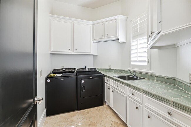 Building Photo - 110 Calle Catalina Pl