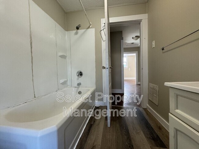 Building Photo - 1230 W Wildwood Ave