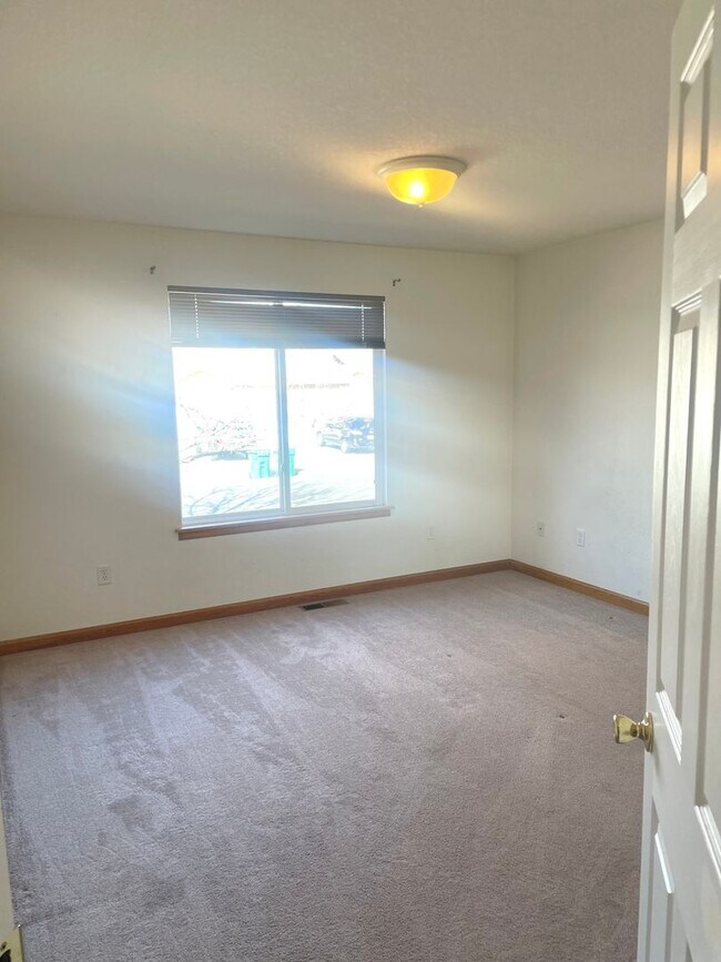 Building Photo - Ranch Home in Great Location