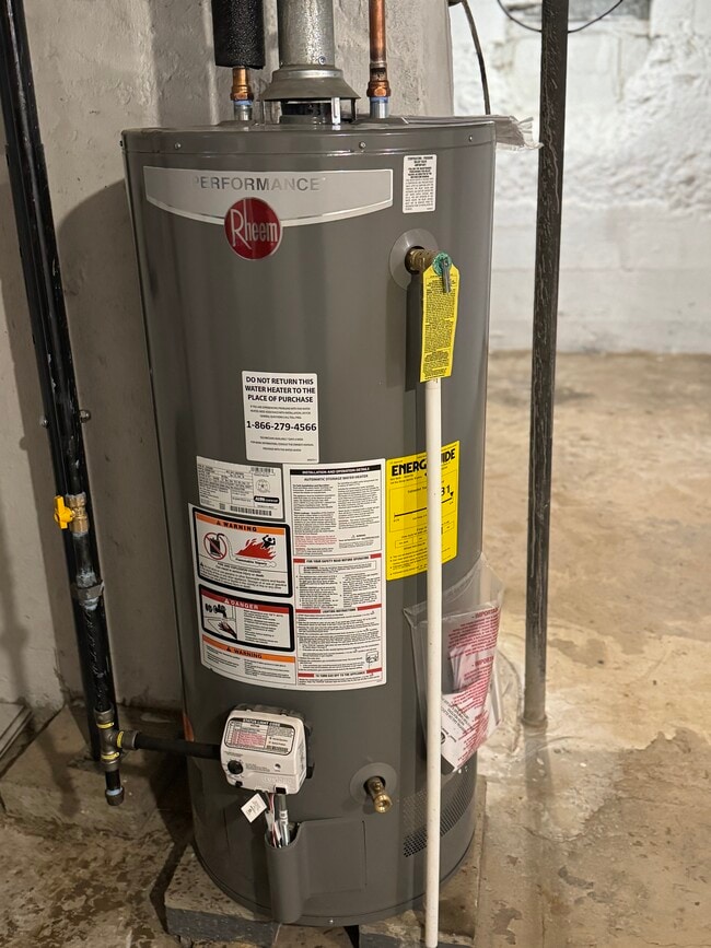 Building Photo - 1029 Woodside Blvd