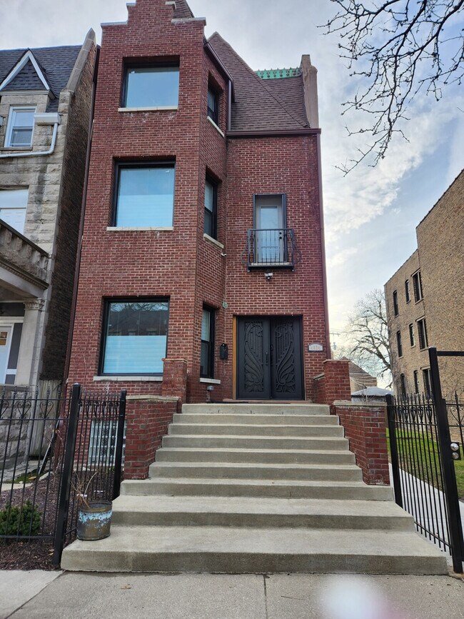 Building Photo - 4834 S Michigan Ave