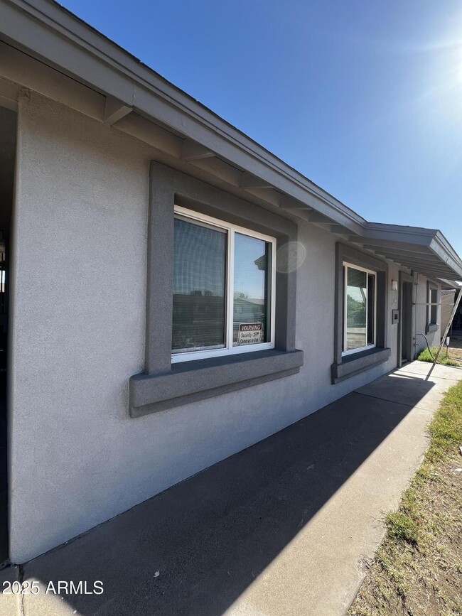 Building Photo - 3336 W Turney Ave