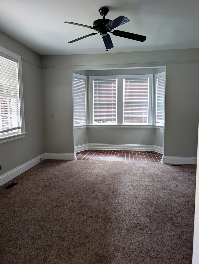 Building Photo - 604 Vance St NE