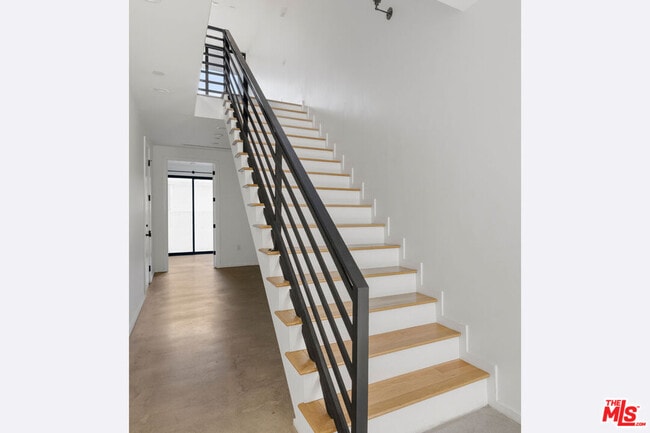 Building Photo - 1409 Roca Ln