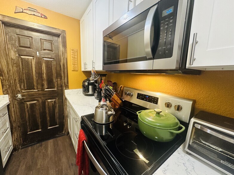 Building Photo - 17722 North Park Pl N