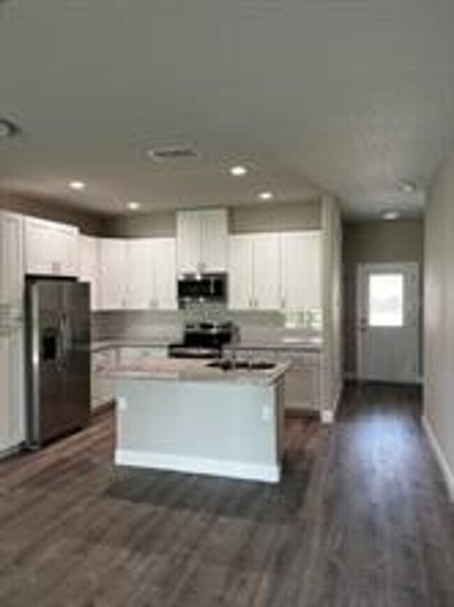 Building Photo - 18 Bunker View Dr