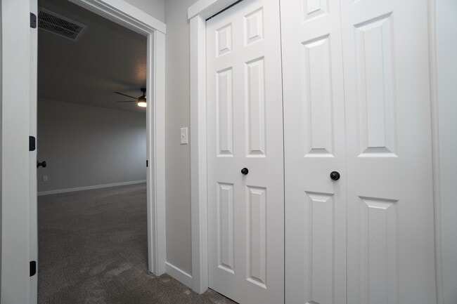 Building Photo - 1512 W Cub River Dr