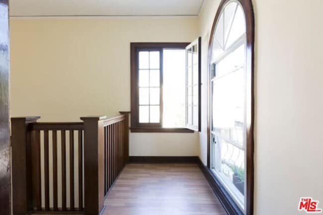 Building Photo - 611 Beachwood Dr