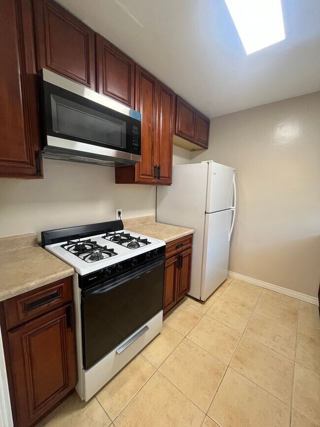 Building Photo - 4111 Charlemagne Ave
