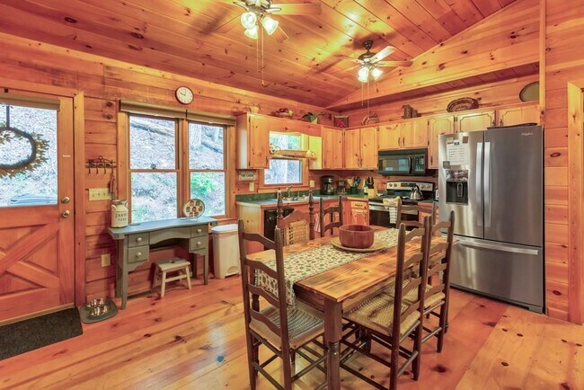 Building Photo - 9 Briar Creek Rd