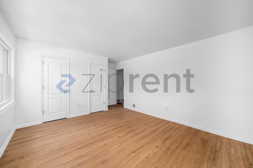 Building Photo - Unit N1