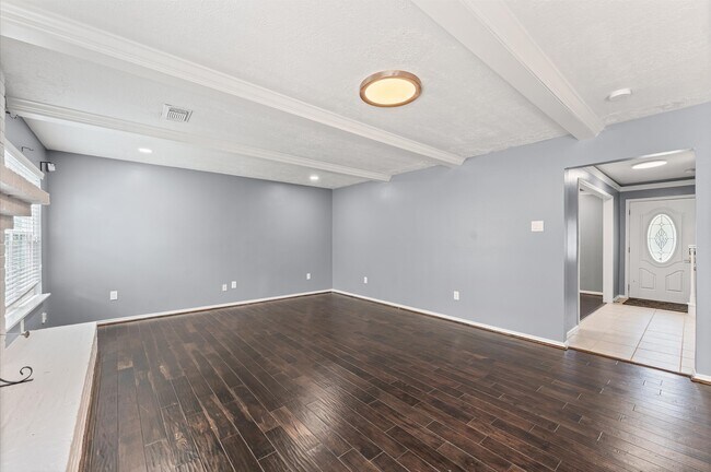 Building Photo - 9611 Hearthwood Dr