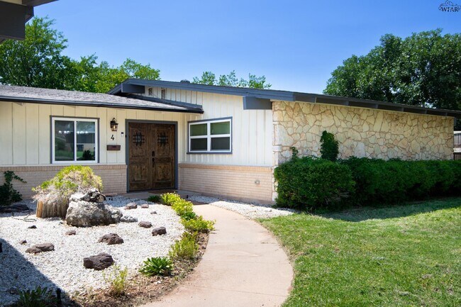 Building Photo - 4 Rockcliff Cir