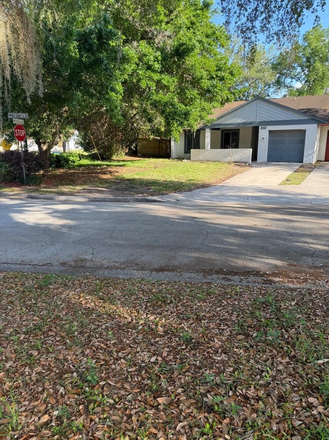 Building Photo - 101 Red Cedar Dr