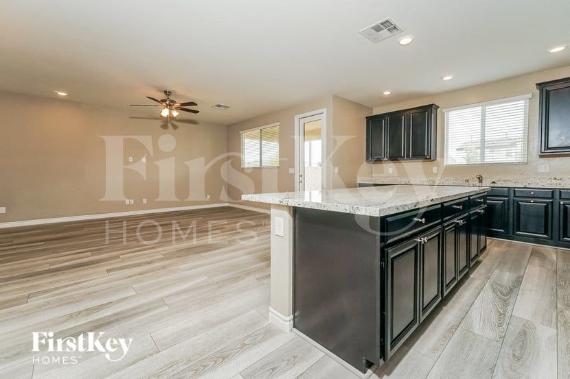 Building Photo - 6950 Denio Island St