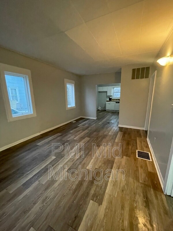 Building Photo - 1213 Lincoln