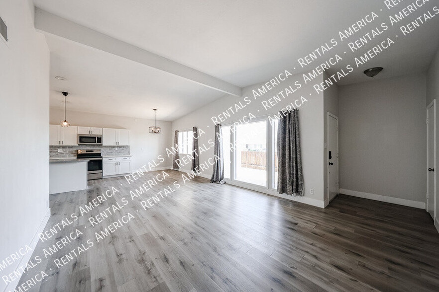 Building Photo - 2110 W Greenbriar Dr