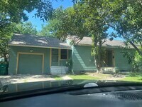 Building Photo - 1910 Oaklawn Dr