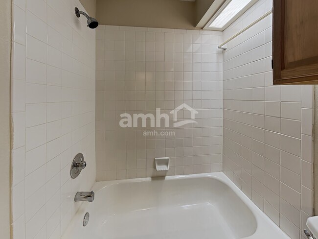 Building Photo - 874 Garden Cir