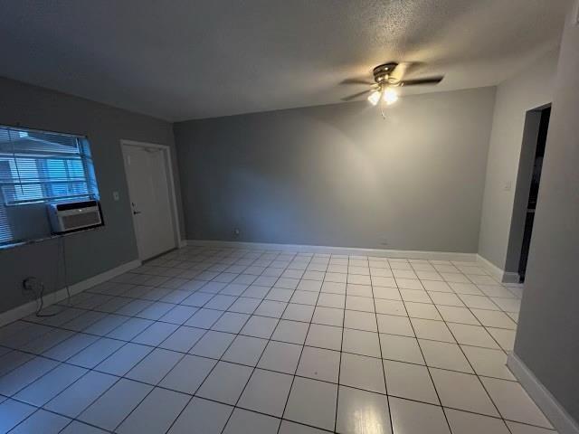 Building Photo - 2625 Middle River Dr