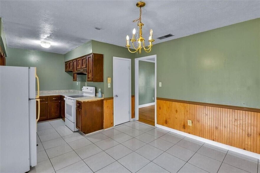 Building Photo - 8941 Ashwood Dr