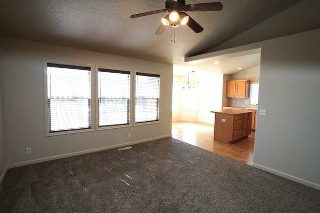 Building Photo - 1445 W Silver Salmon Dr