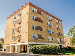 Building Photo - Fully Updated 2 Bed, 2 Bath Residence