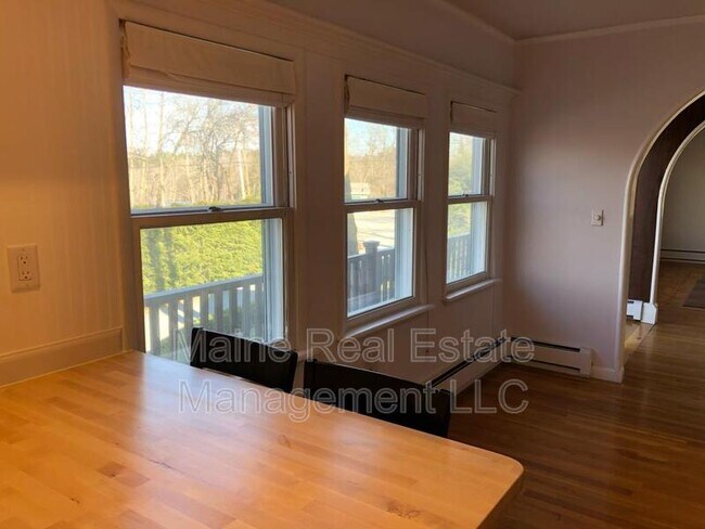 Building Photo - 1121 Stillwater Ave