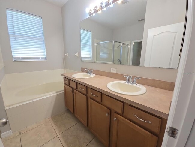 Building Photo - 5201 Sunset Canyon Dr