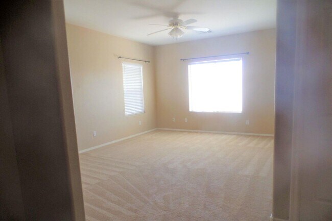 Building Photo - 1281 E Hampton Ln