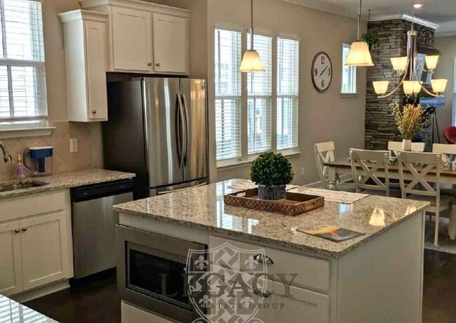 Building Photo - 708 Goswell Dr