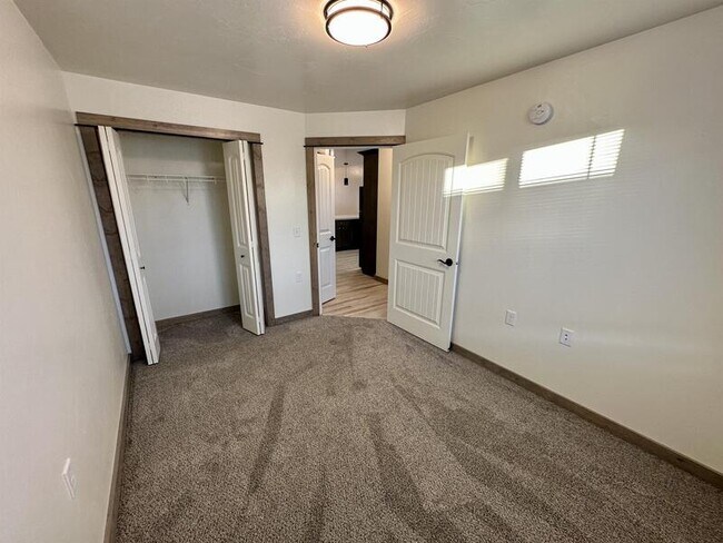 Building Photo - 1044 Enterprise Dr
