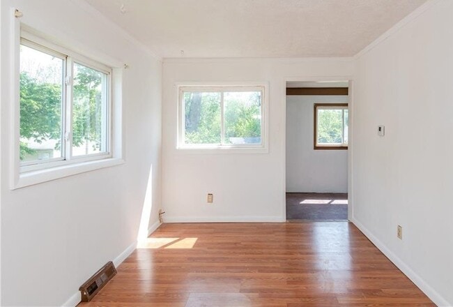 Building Photo - 57 Walbrook Ave