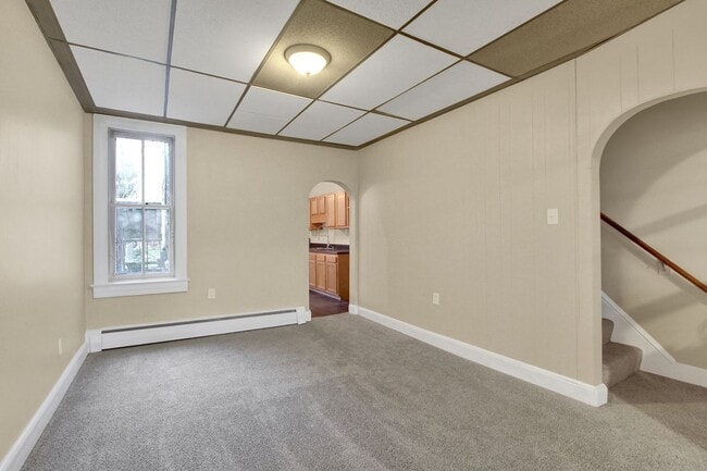 Building Photo - Spacious 4 Bedroom, 1 Bath Home in North York!