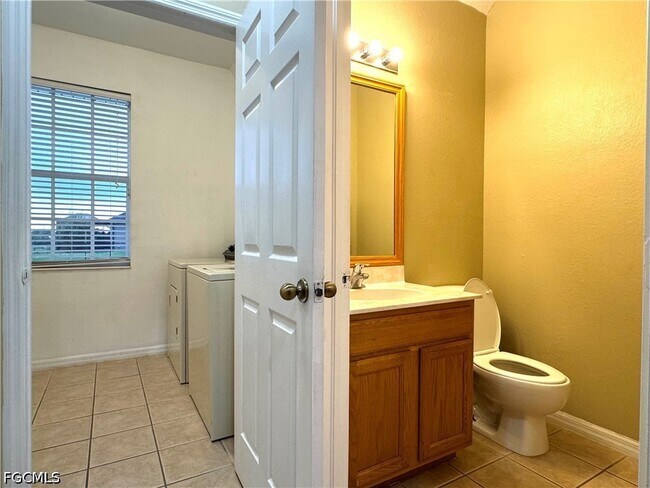 Building Photo - 117 Shadow Lakes Dr