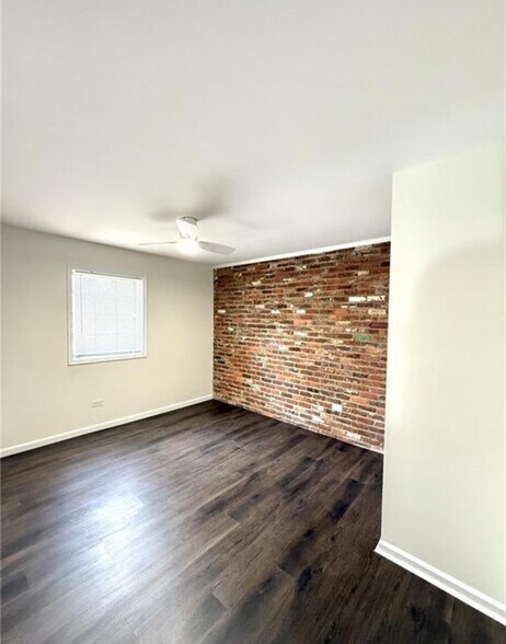 Building Photo - 372 S Cherry St