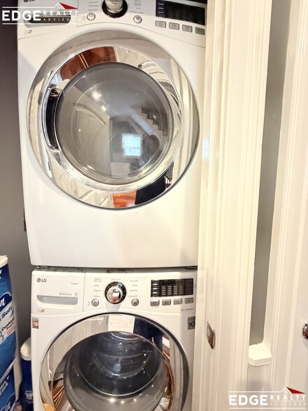 Building Photo - 642 E 3rd St