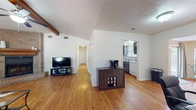 Building Photo - 3906 Sioux Cir