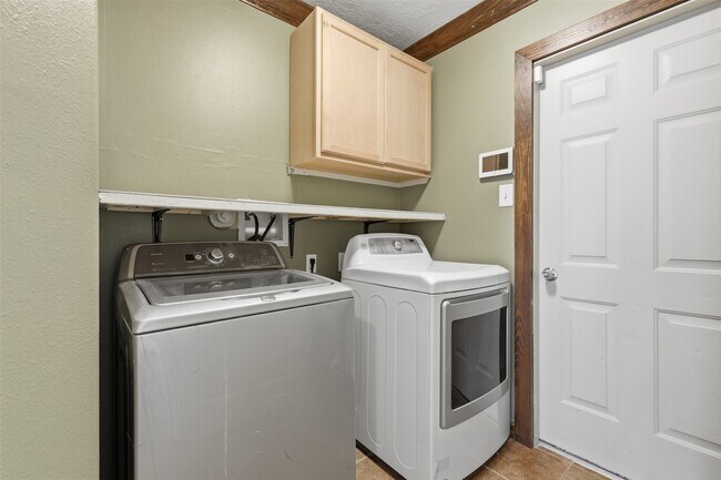 Building Photo - 18420 Sunrise Pines Dr