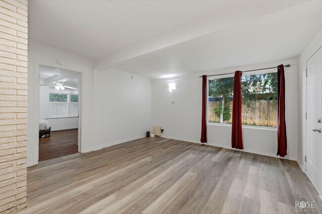 Building Photo - Charming 4 bedroom/2 Bath Home COMING SOON!