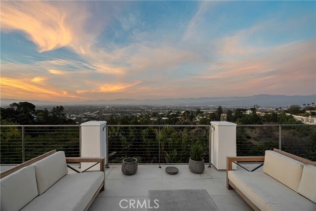 Building Photo - 3642 Alta Mesa Dr